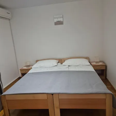 Apartment Znjan *