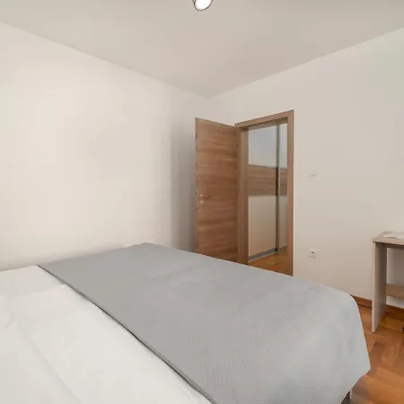 Znjan Apartment *