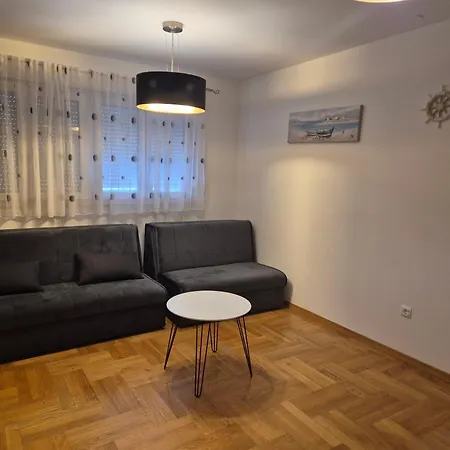 Apartment Znjan *