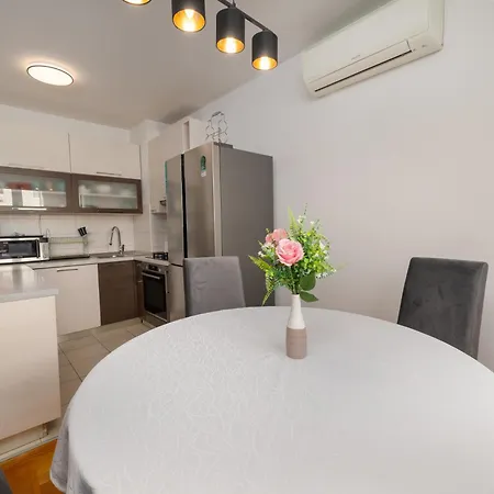 Znjan Apartment *